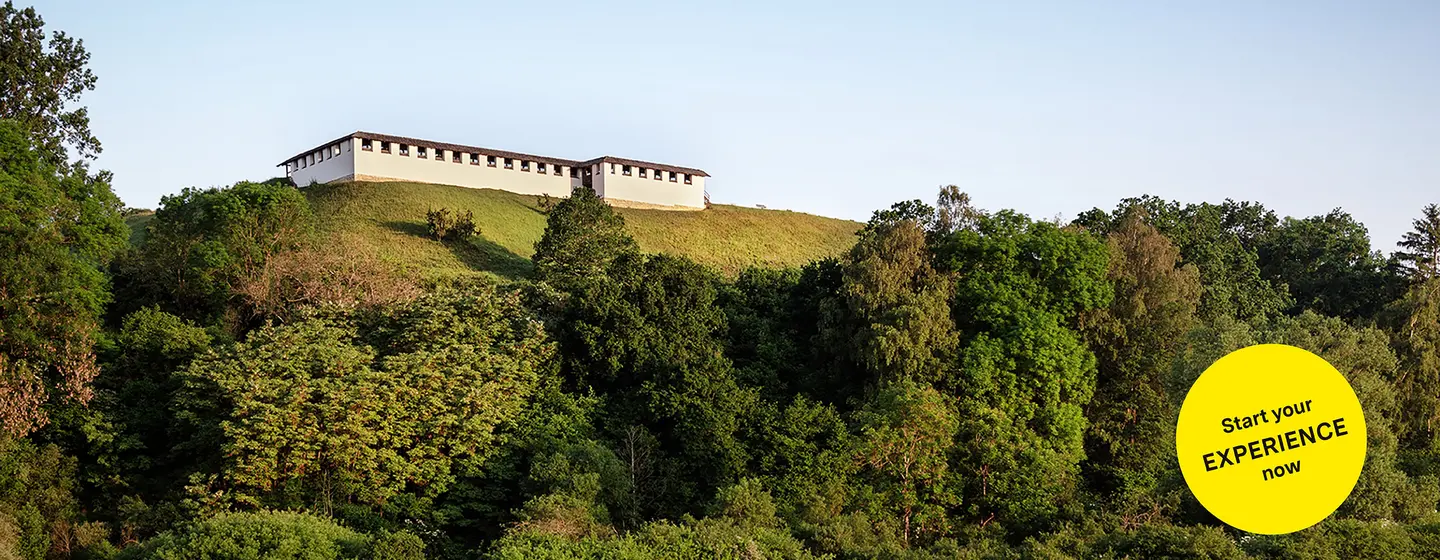 Motive: Staatliche Schlösser und Gärten Baden-Württemberg, Illustration JUNG:Kommunikation Heuneburg – Celtic City Of Pyrene, advertising banner for the app "Monument BW"