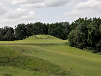 Heuneburg – Stadt Pyrene, Grabhügel 3 und 4