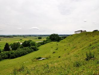 Außenansicht Ostseite Heuneburg - Stadt Pyrene