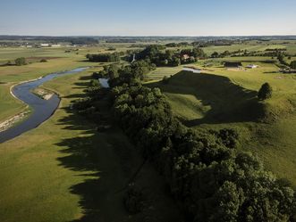 Heuneburg – Stadt Pyrene, Luftansicht der Lage der Heuneburg an der Donau