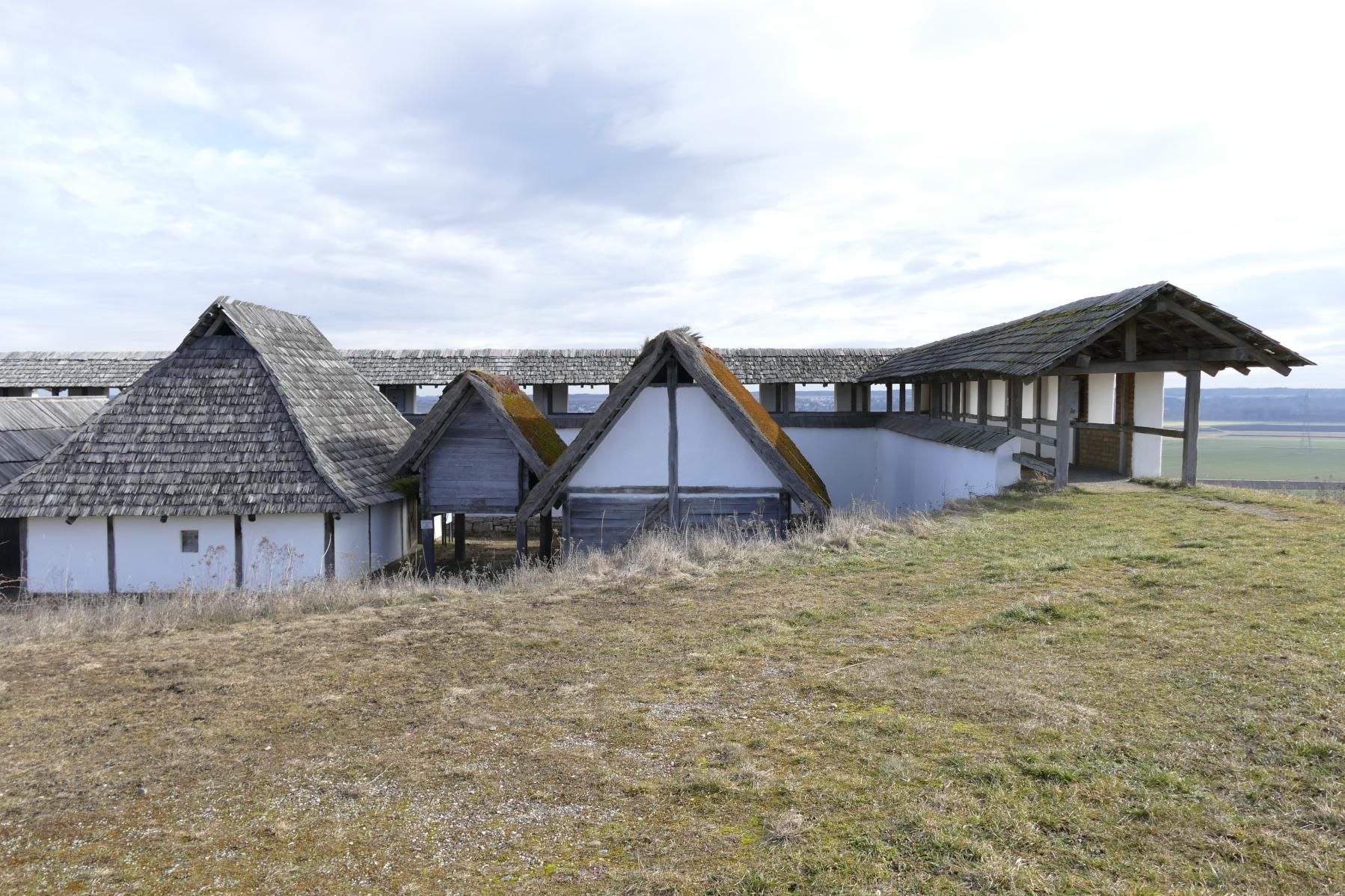 Heuneburg Stadt Pyrene, Rekonstruierte Keltenhäuser