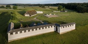 Rekonstruktion Lehmziegelmauer Heuneburg, Luftansicht